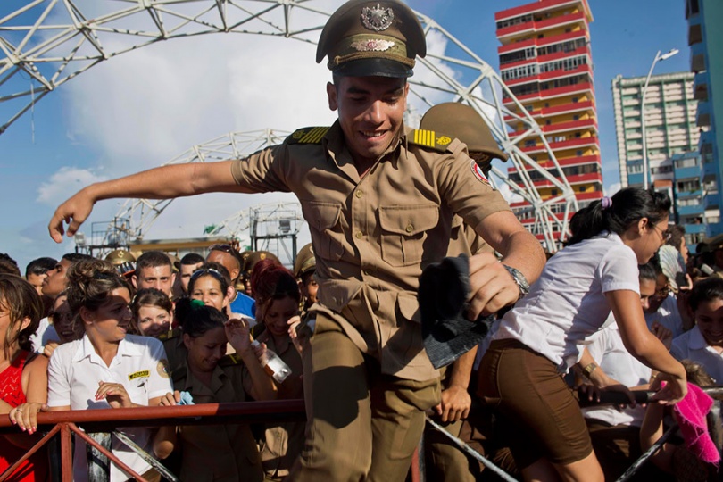 Cuban baseball team draws ire, support in Little Havana